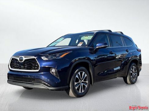 Certified 2024 Toyota Highlander XLE AWD/4WD image 2