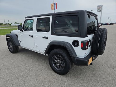 Used 2024 Jeep Wrangler Unlimited Sport AWD/4WD image 4