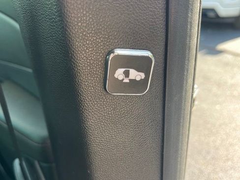 Used 2022 Chevrolet Traverse RS FWD image 31