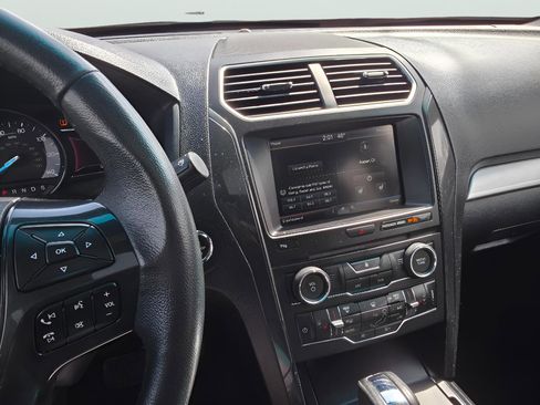 Used 2016 Ford Explorer XLT w/ Equipment Group 202A image 33