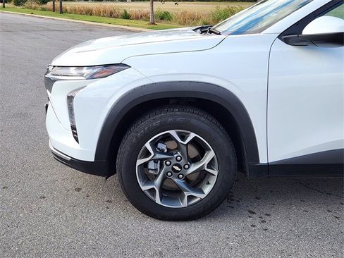 Used 2024 Chevrolet Trax LT image 8
