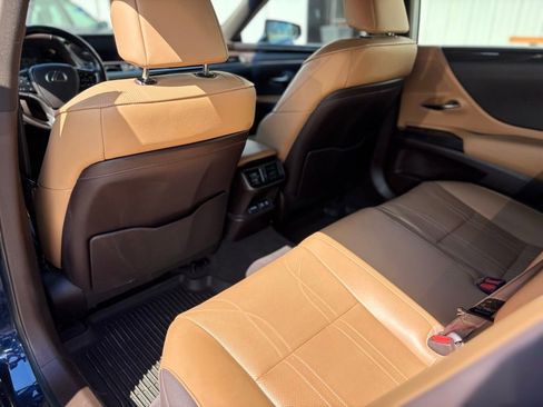 Used 2019 Lexus ES 350 Luxury w/ Accessory Package 2 FWD image 19