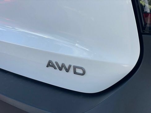 Certified 2025 Nissan Kicks SV AWD/4WD image 32