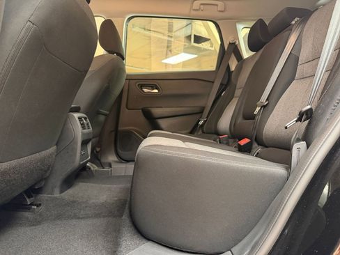 Used 2025 Nissan Rogue SV FWD image 28