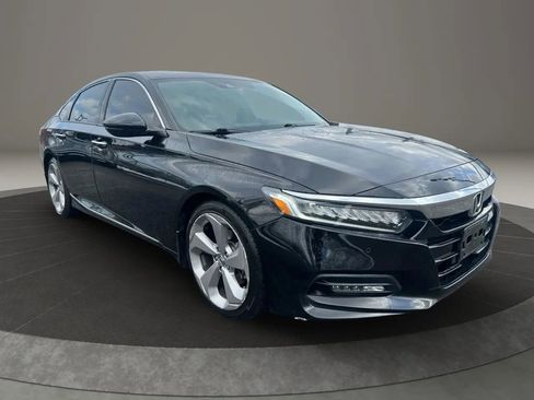 Used 2018 Honda Accord Touring image 3
