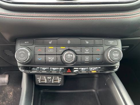 Used 2023 Dodge Durango GT RWD image 27