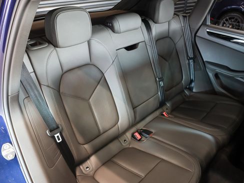 Certified 2024 Porsche Macan image 6