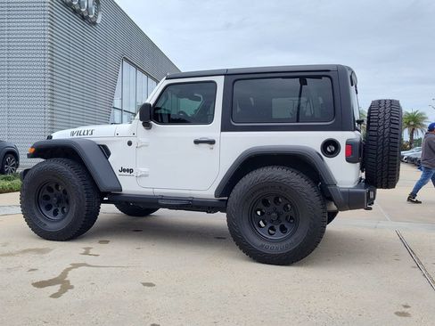 Used 2025 Jeep Wrangler Sport AWD/4WD image 5