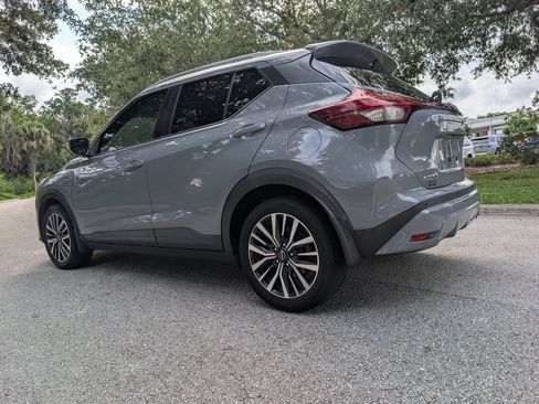 Used 2022 Nissan Kicks SV w/ Interior Electronics Package FWD image 6