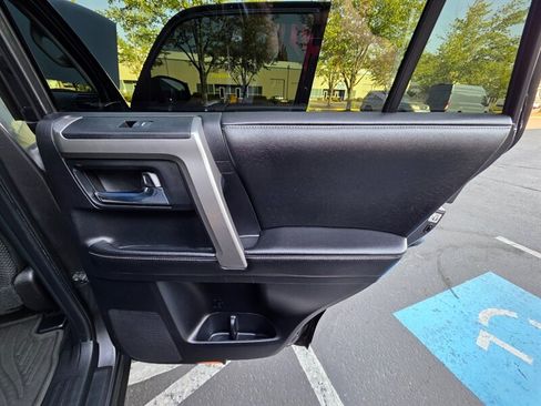 Used 2015 Toyota 4Runner SR5 AWD/4WD image 47