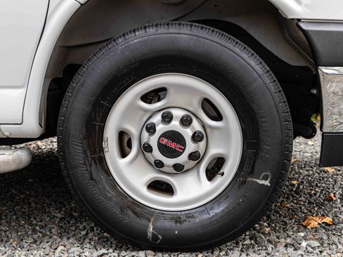 Used 2023 GMC Savana 2500 w/ Driver Convenience Package image 22