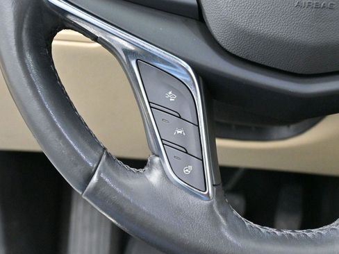 Used 2019 Cadillac XT5 Luxury FWD image 18