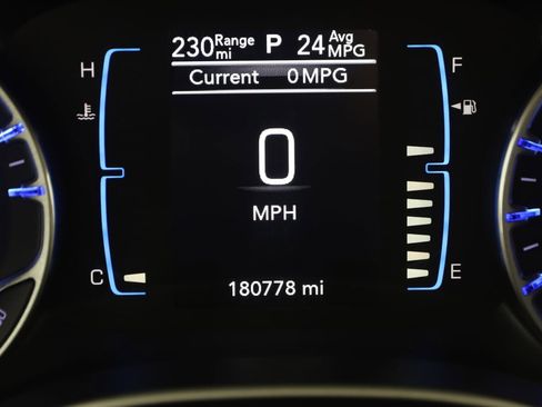 Used 2017 Chrysler Pacifica Touring-L image 36