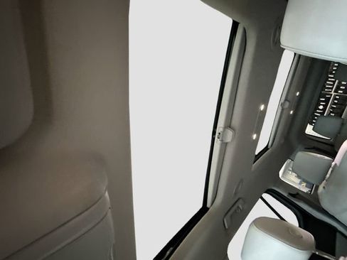 Used 2018 GMC Acadia SLT image 23