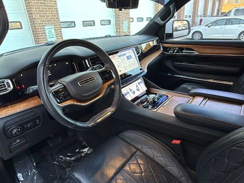 Used 2022 Jeep Grand Wagoneer Series III image 11