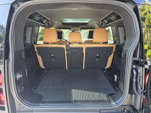 Used 2024 Land Rover Defender 110 S image 17