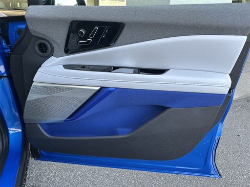 New 2025 Cadillac Optiq Luxury 1 image 33