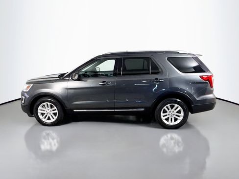 Used 2017 Ford Explorer XLT w/ Equipment Group 202A image 6