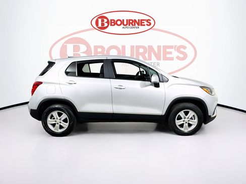 Used 2022 Chevrolet Trax LS w/ Tint and Cruise Package image 10
