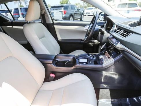 Used 2013 Lexus CT 200h w/ Premium Pkg w/Navigation FWD image 20