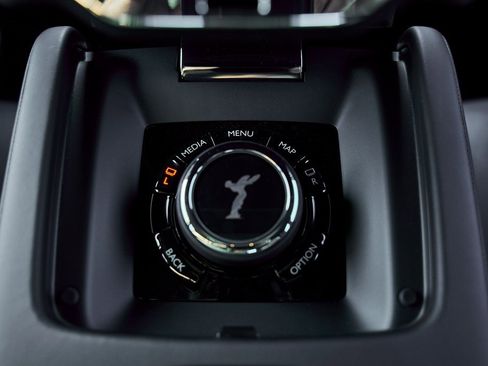 Used 2024 Rolls-Royce Phantom Sedan image 64