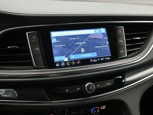Used 2024 Buick Enclave Premium AWD/4WD image 17