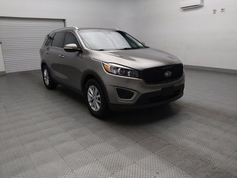 Used 2018 Kia Sorento FWD image 13