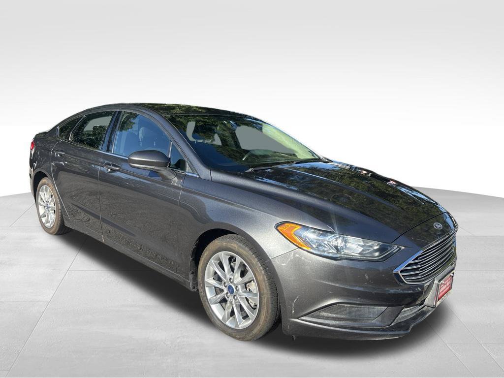 Used 2017 Ford Fusion SE FWD image 3