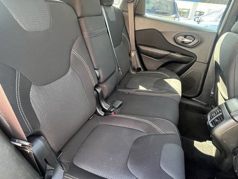 Used 2015 Jeep Cherokee Latitude w/ Cold Weather Group image 21