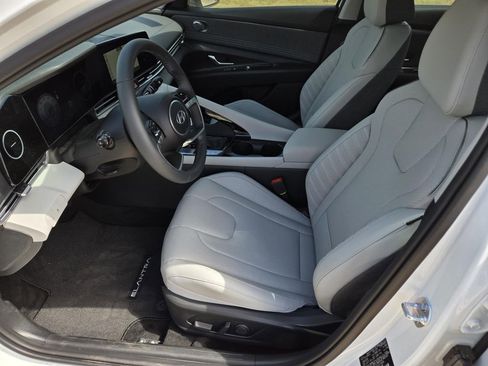 New 2026 Hyundai Elantra Limited FWD image 17