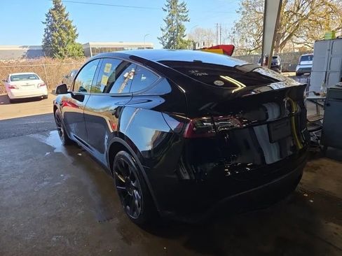 Used 2022 Tesla Model Y Long Range image 2