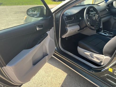 Used 2014 Toyota Camry LE FWD image 9