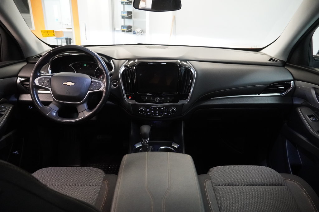 Used 2021 Chevrolet Traverse LT FWD image 11