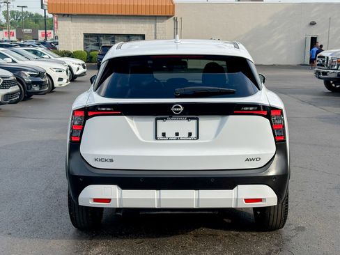 Used 2025 Nissan Kicks SV AWD/4WD image 14