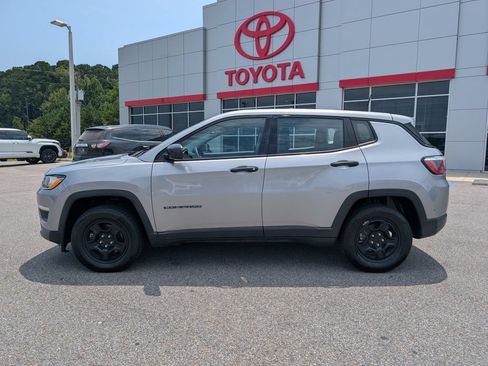 Used 2018 Jeep Compass Sport FWD image 2