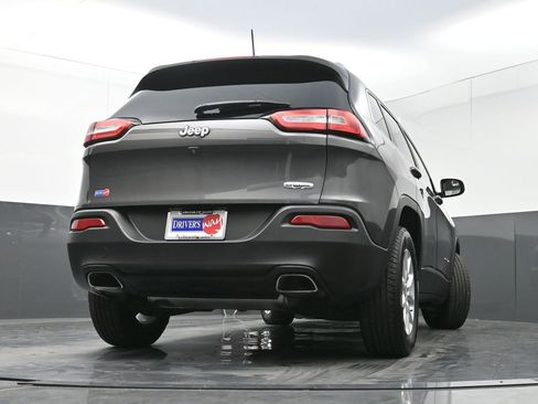 Used 2018 Jeep Cherokee Latitude Plus image 25