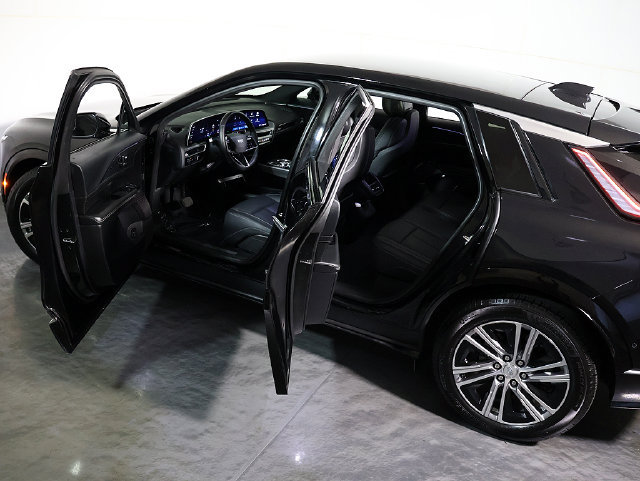 Used 2024 Cadillac Lyriq Luxury AWD/4WD image 5