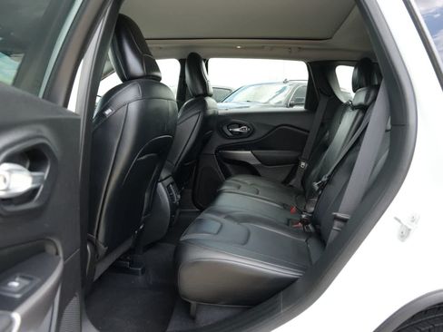 Used 2022 Jeep Cherokee Limited AWD/4WD image 17