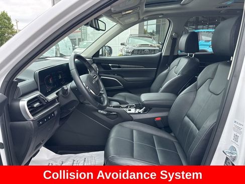 Used 2023 Kia Telluride EX w/ EX Captain's Chair Package AWD/4WD image 11
