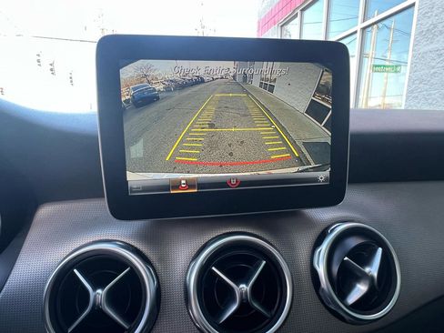 Used 2018 Mercedes-Benz GLA 250 4MATIC image 24