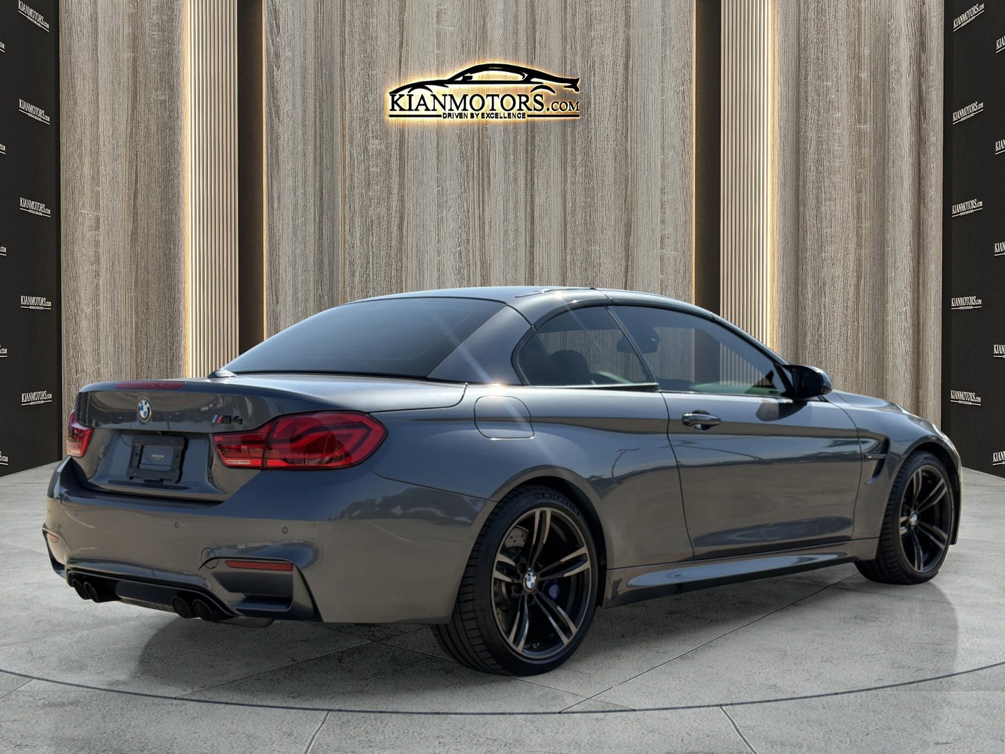 Used 2018 BMW M4 Convertible RWD image 7