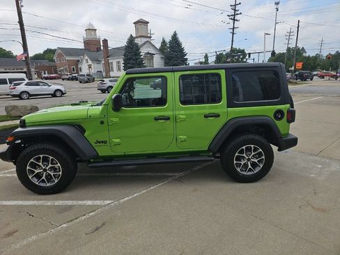 Used 2026 Jeep Wrangler Unlimited Sport AWD/4WD image 9