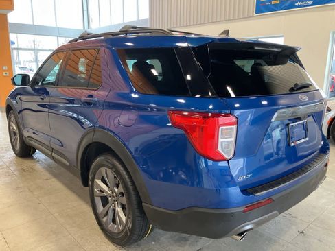 Used 2022 Ford Explorer XLT w/ Equipment Group 202A image 7