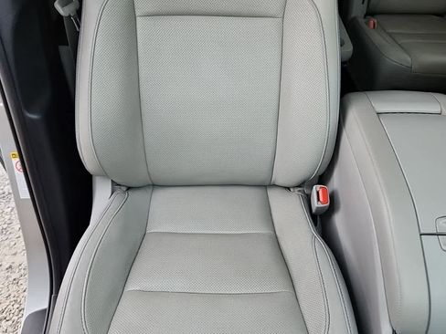 Used 2019 Toyota Highlander Limited image 18