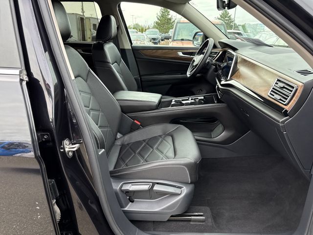 Used 2025 Volkswagen Atlas SE AWD/4WD image 9