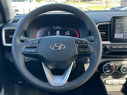 Certified 2024 Hyundai Venue SE image 12