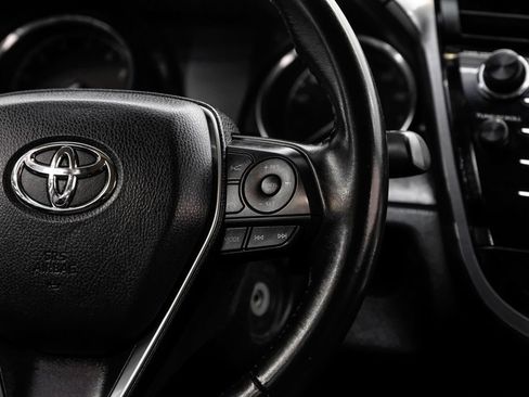Used 2020 Toyota Camry SE FWD image 18