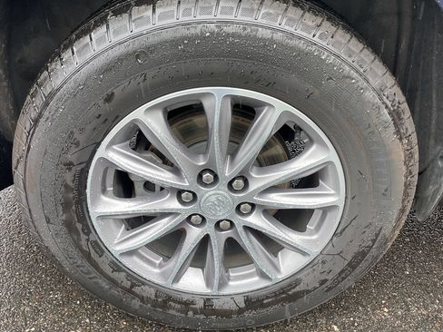 Used 2022 Buick Enclave Essence AWD/4WD image 9