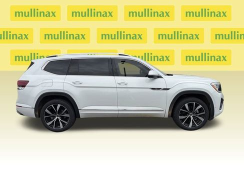 Used 2024 Volkswagen Atlas SEL Premium R-Line image 11