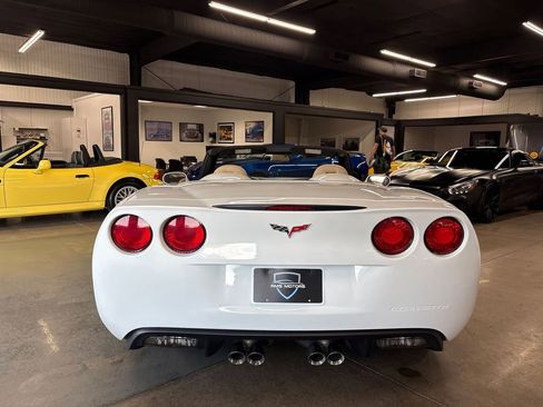 Used 2006 Chevrolet Corvette Coupe w/ Preferred Equipment Group RWD image 12